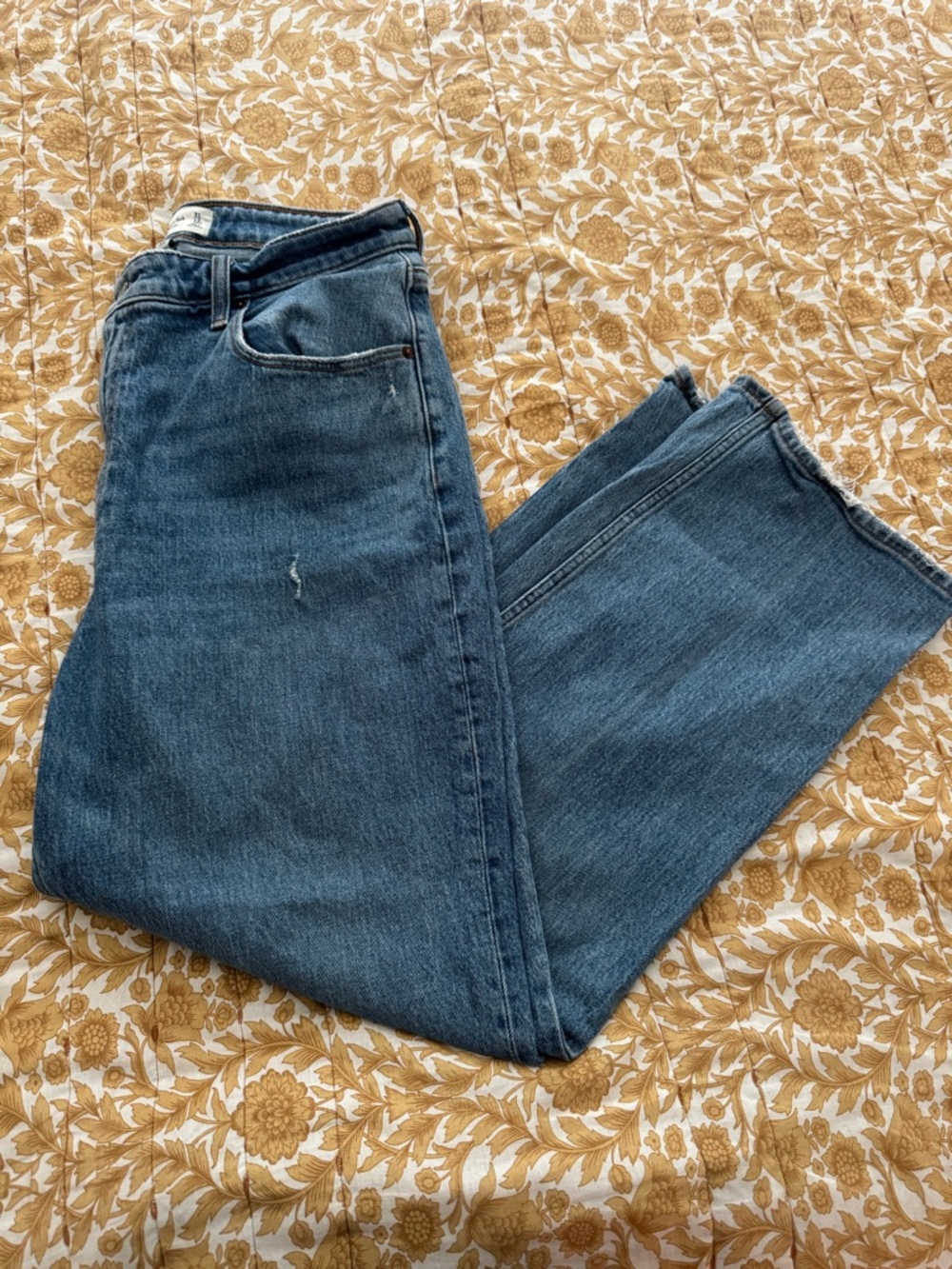 Abercrombie & Fitch High-Rise 90s relaxed  curve love women’s Jeans